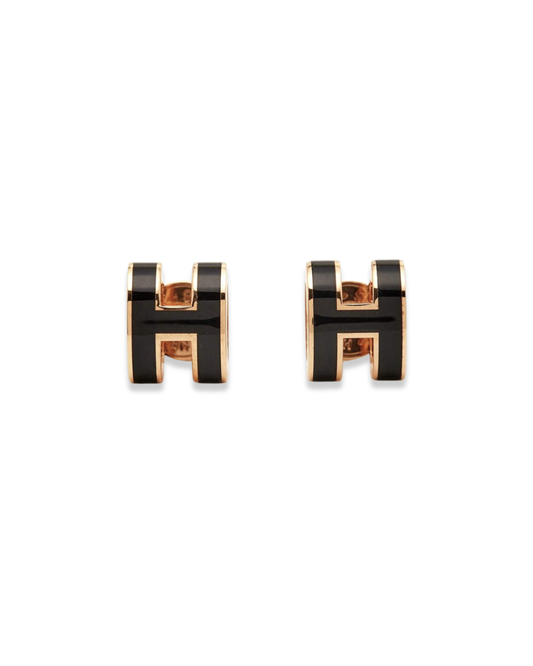 Aretes H negros