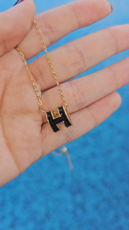 Collar H negro