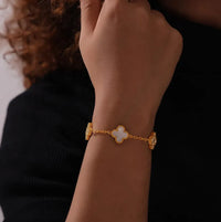 Trebol brazalete blanco zirconia