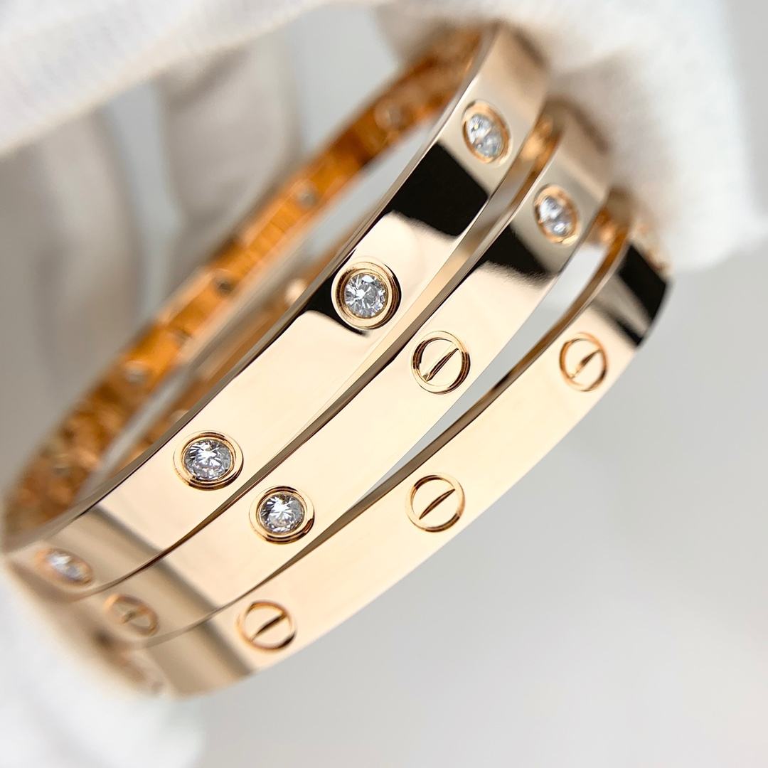Lovely bracelet gold
